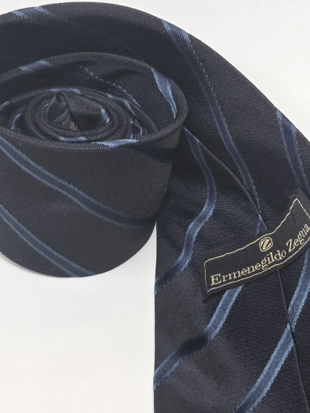 Ermenegildo Zegna Mens 100% Silk Black Tie with Blue Stripes XL 3.55x60.5